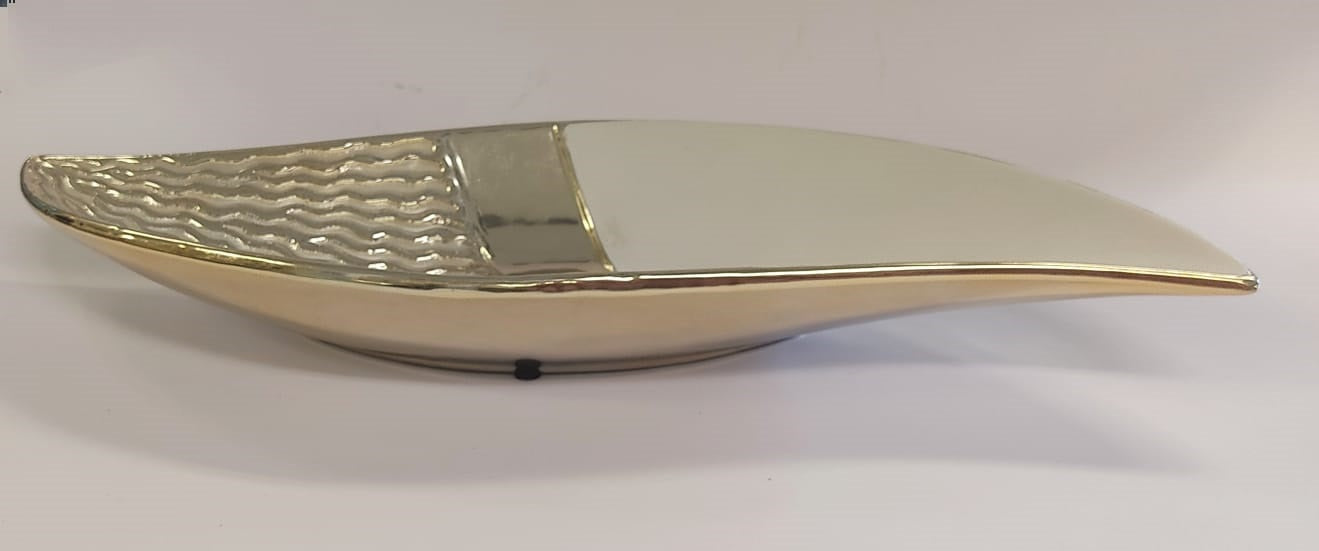 Centro de mesa beige con dorado