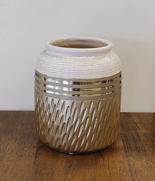 Florero dorado y blanco